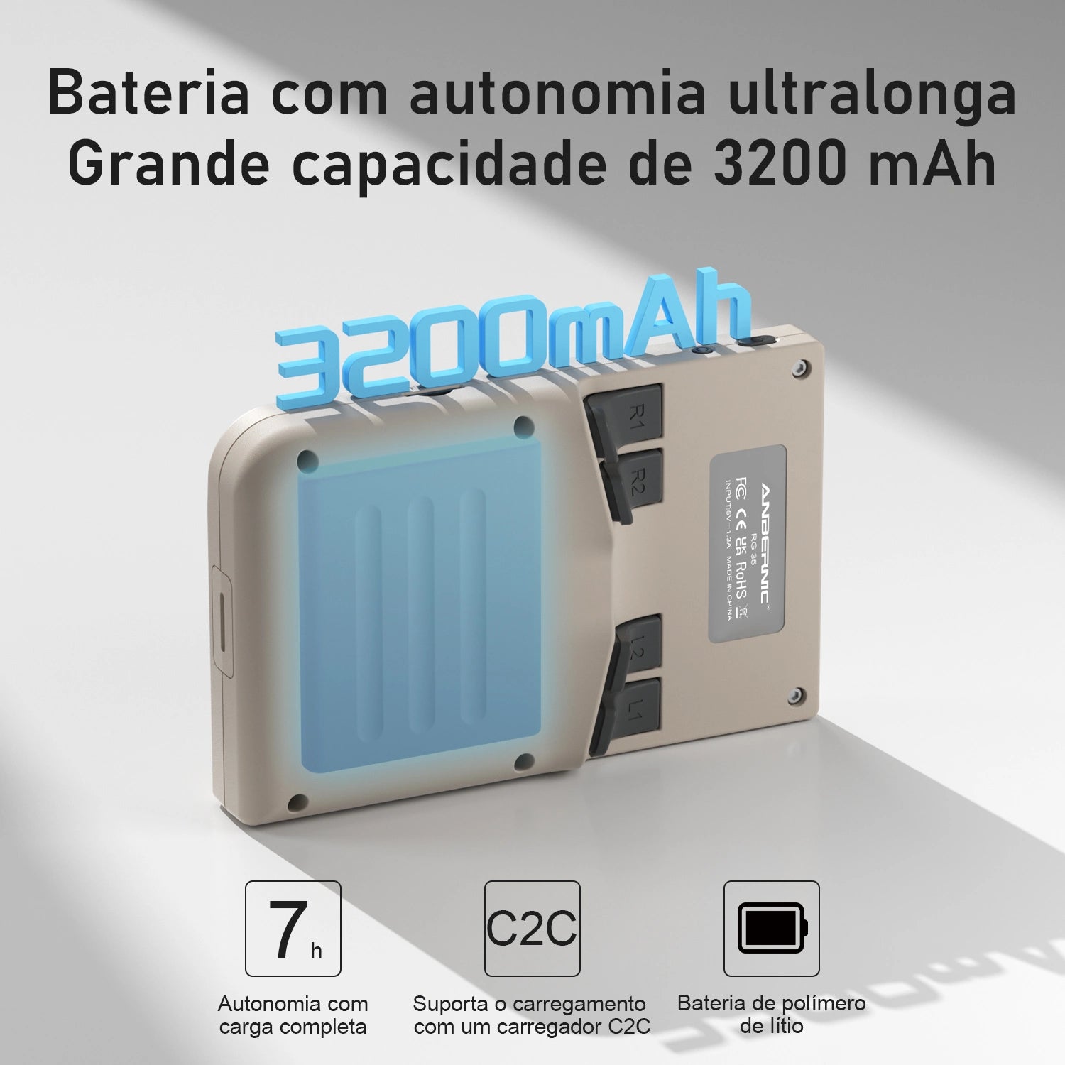 Dispositivo portátil bege ANBERNIC destacando bateria de 3200 mAh, autonomia de 7h e carregamento C2C